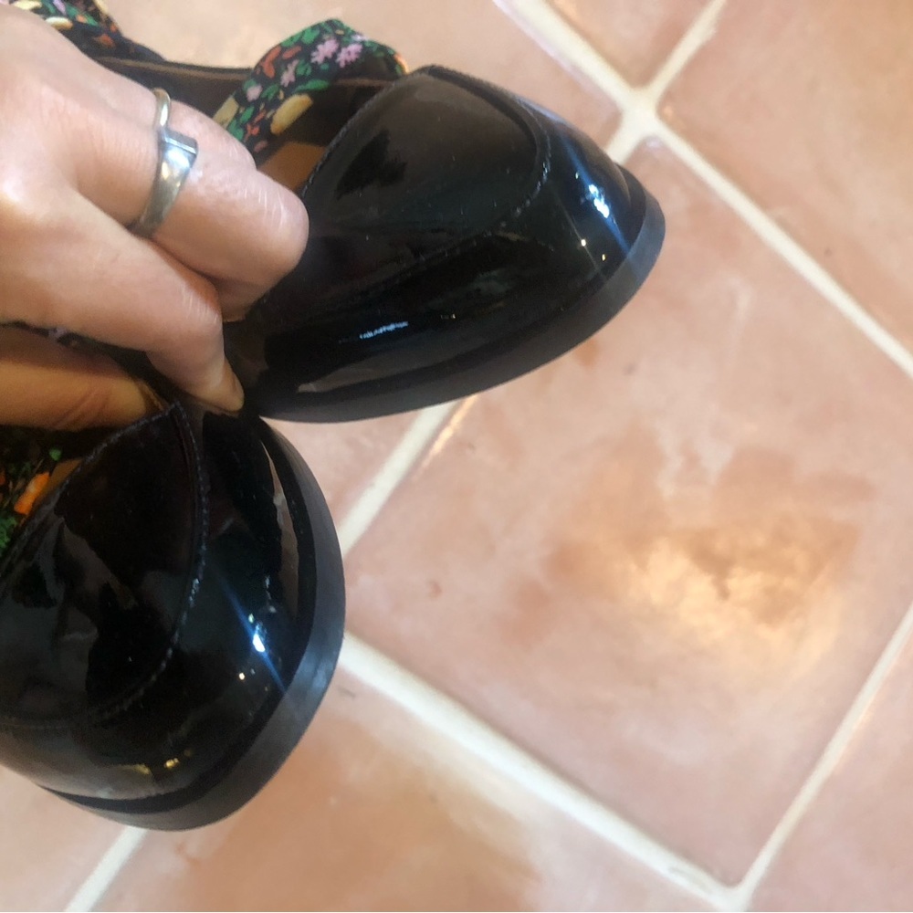 Taking offers! Gianni flats size 39 - Picture 2 of 6